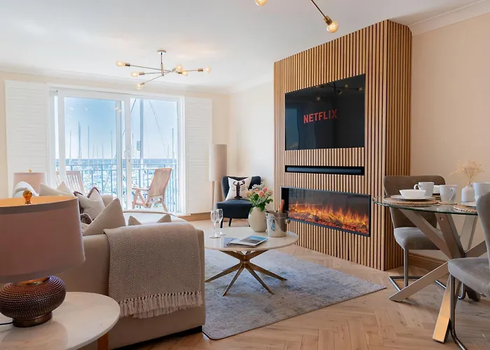 Stunning Modern Space With Harbour Views & Free Parking